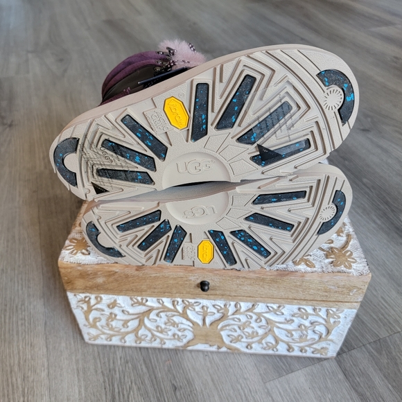 UGG Viki Waterproof Metal Boot - Picture 7 of 7